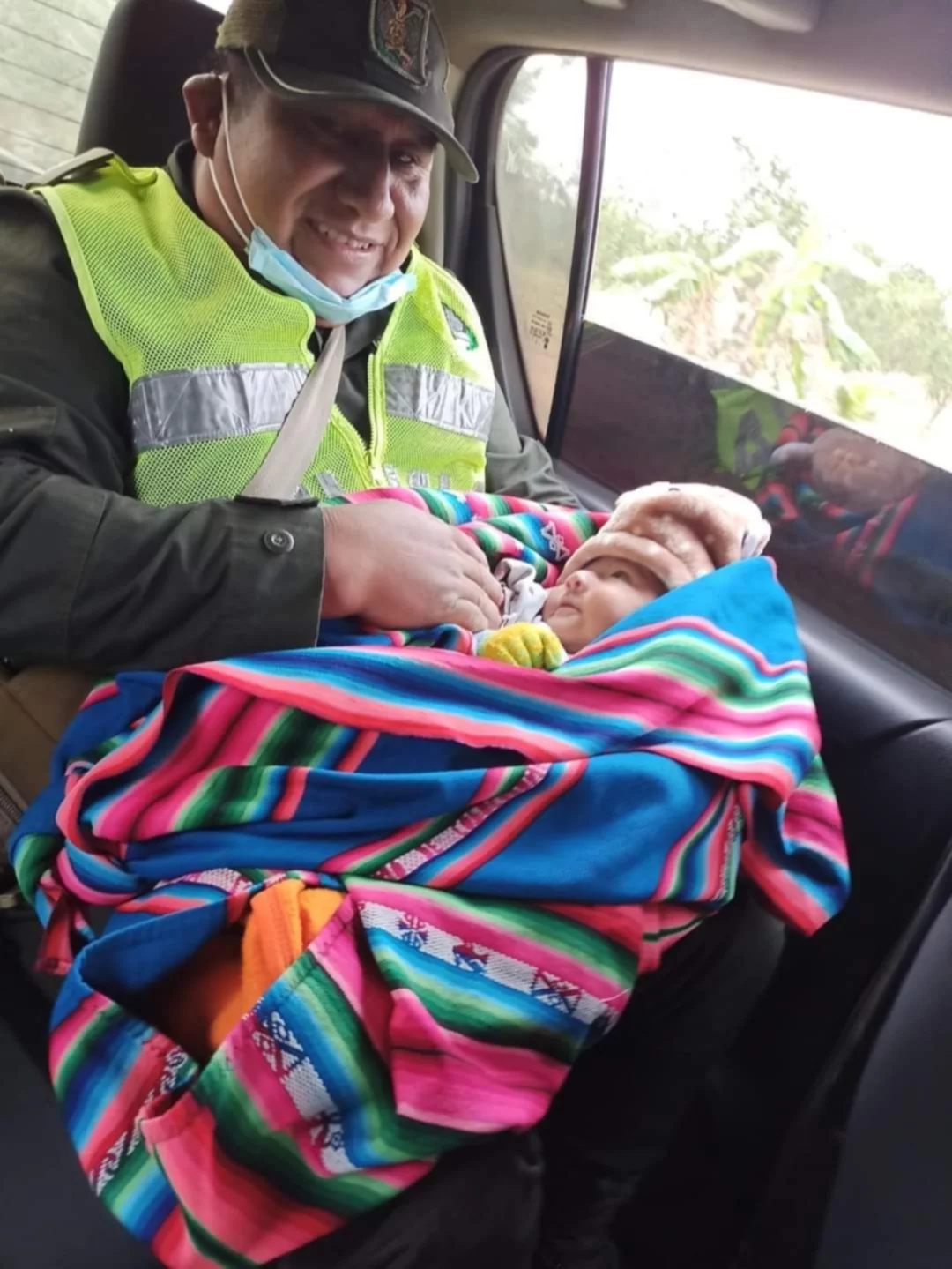 Policías rescatan a bebé abandonado en un carpa en Yapacaní