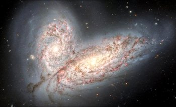 Mariposa cósmica: La fascinante imagen formada por la fusión de dos galaxias
