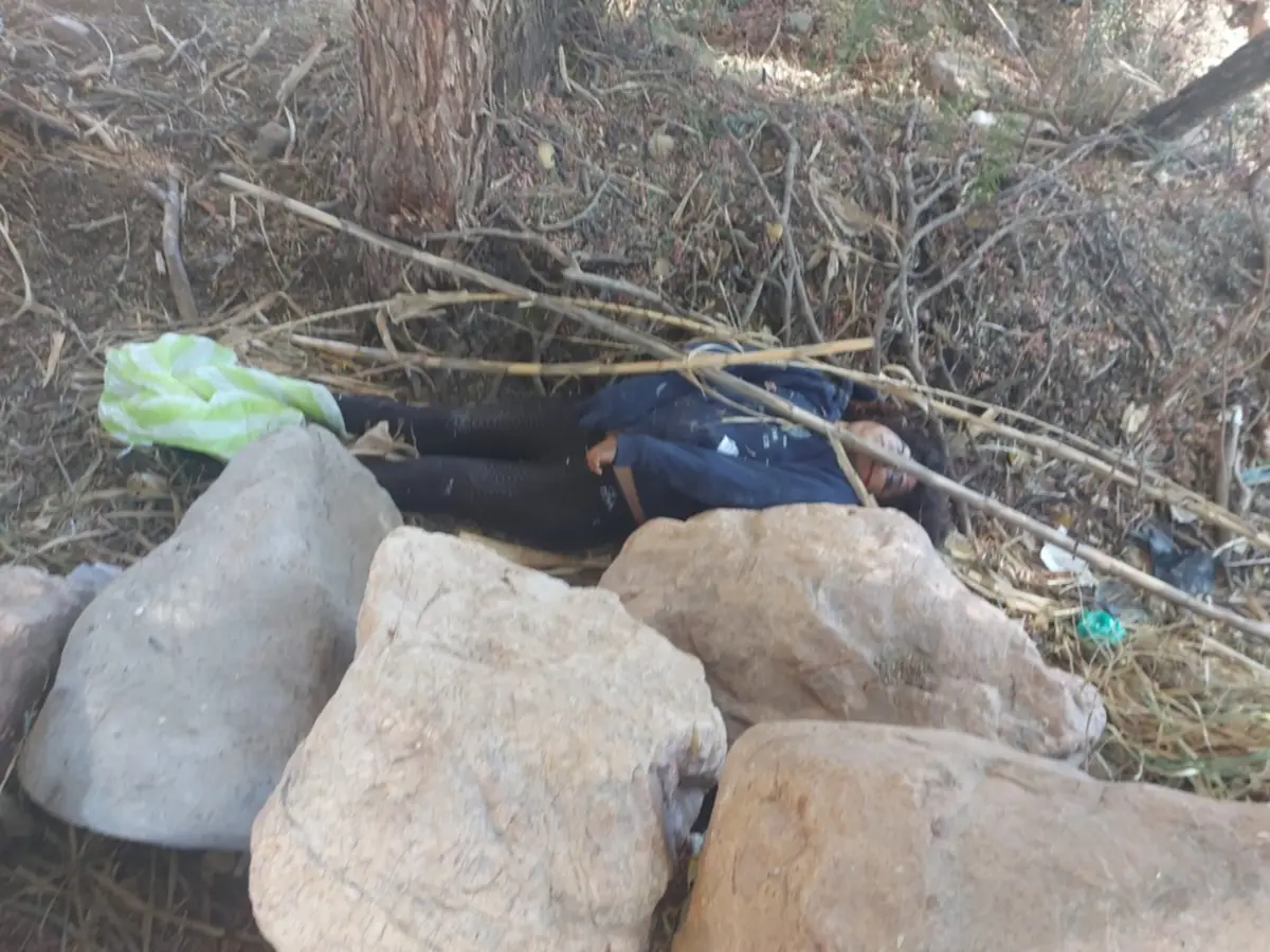 La mujer de 24 años fue encontrada sin vida a la orilla de un río,