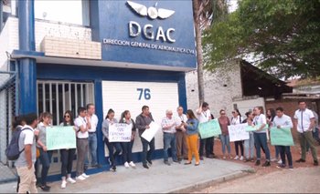 Trabajadores de Amaszonas protestan contra la DGAC 