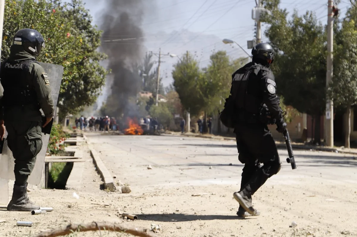 Presencia policial en Sirpita. Foto APG