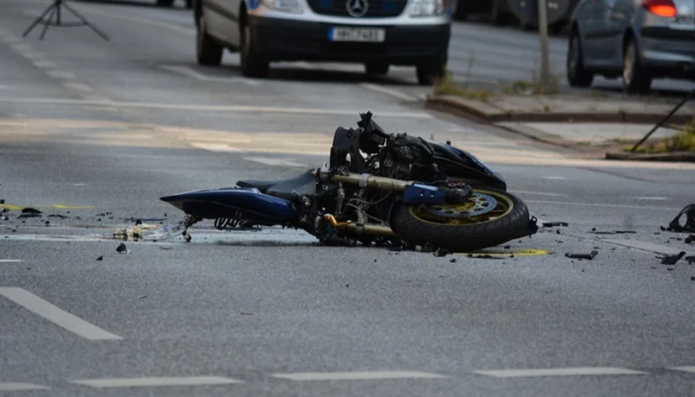 Motociclista murió tras chocar contra una vaca en el noveno anillo