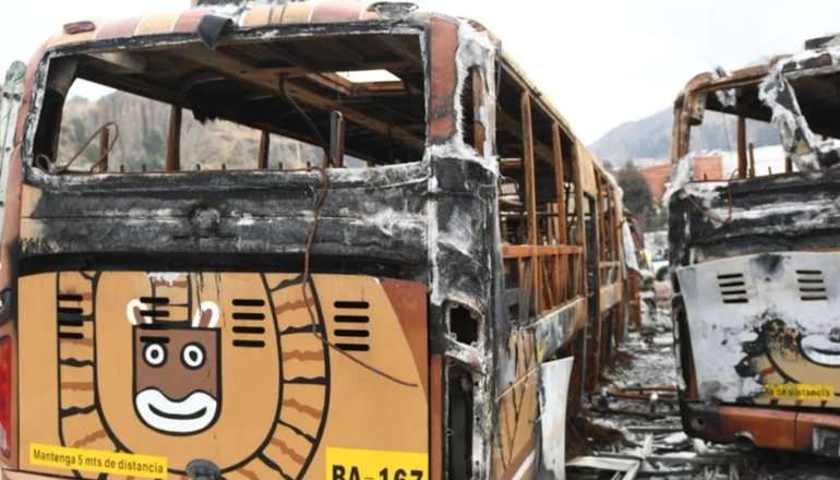 Arias afirma que Buses PumaKatari que fueron quemados el 2019 serán restituidos el próximo año