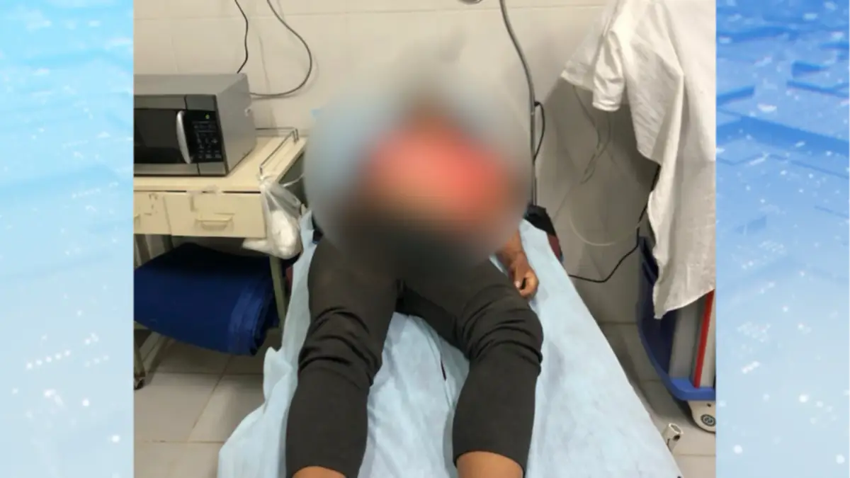 Intentó escapar de una triple colisión con su hija y falleció.