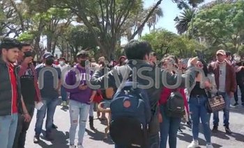 Universitarios en Sucre se agarraron a golpes denuncian malversación de fondos en la FUL