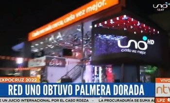 El stand de la Red Uno de Bolivia recibe Galardón Palmera Dorada en Expocruz