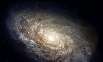 La imagen de la galaxia espiral Remolino totalmente detallada
