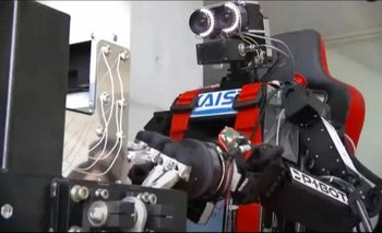  'PIBOT', el robot humanoide que pilotará aviones con Inteligencia Artificial