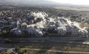 Demolieron nueve edificios de forma simultánea en Turquía