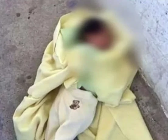 Recién nacida fue abandonada en un lote baldío en El Alto