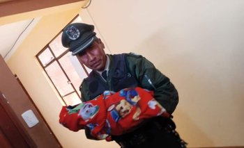 Policías parteros: Efectivos de La Paz asistieron a una mujer en trabajo de parto