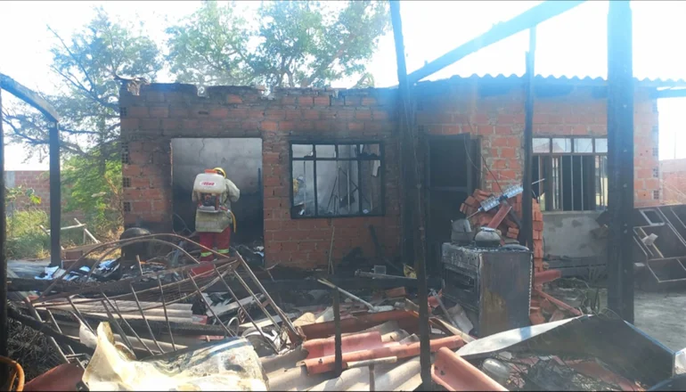 Trágico incendio en Pentaguazú 1. FOTO: NTV/Magaly Benquique.