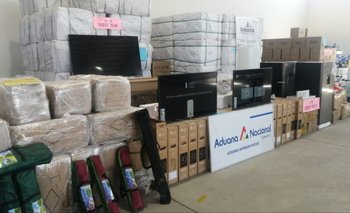 Aduana subasta 28 toneladas de productos en Potosí