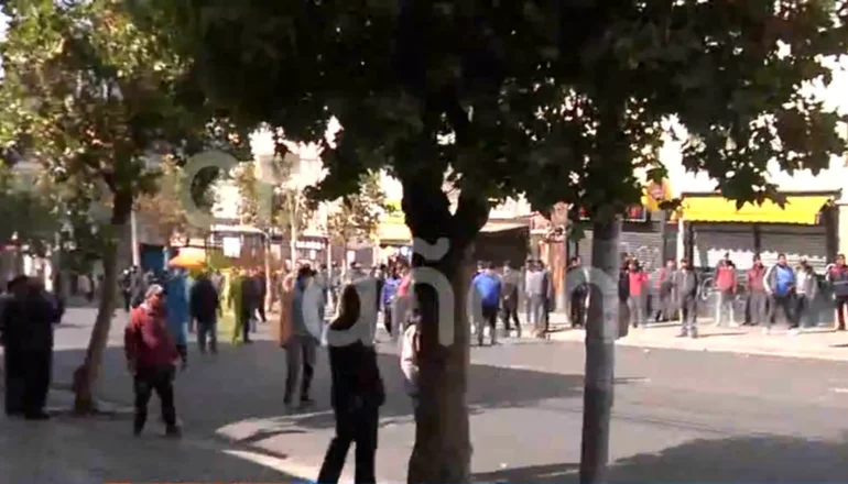 Gritos, lluvia de piedras y peleas en enfrentamiento de chóferes en La Paz