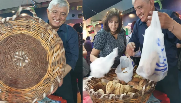 El alcalde de La Paz participando de la venta de marraquetas en el stand de esa ciudad