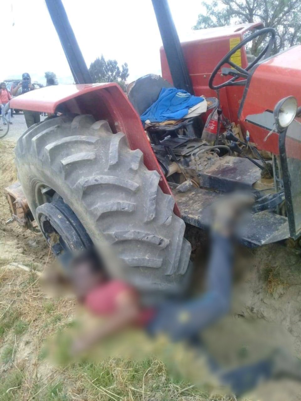 Resultado de imagen de aplastado por tractor