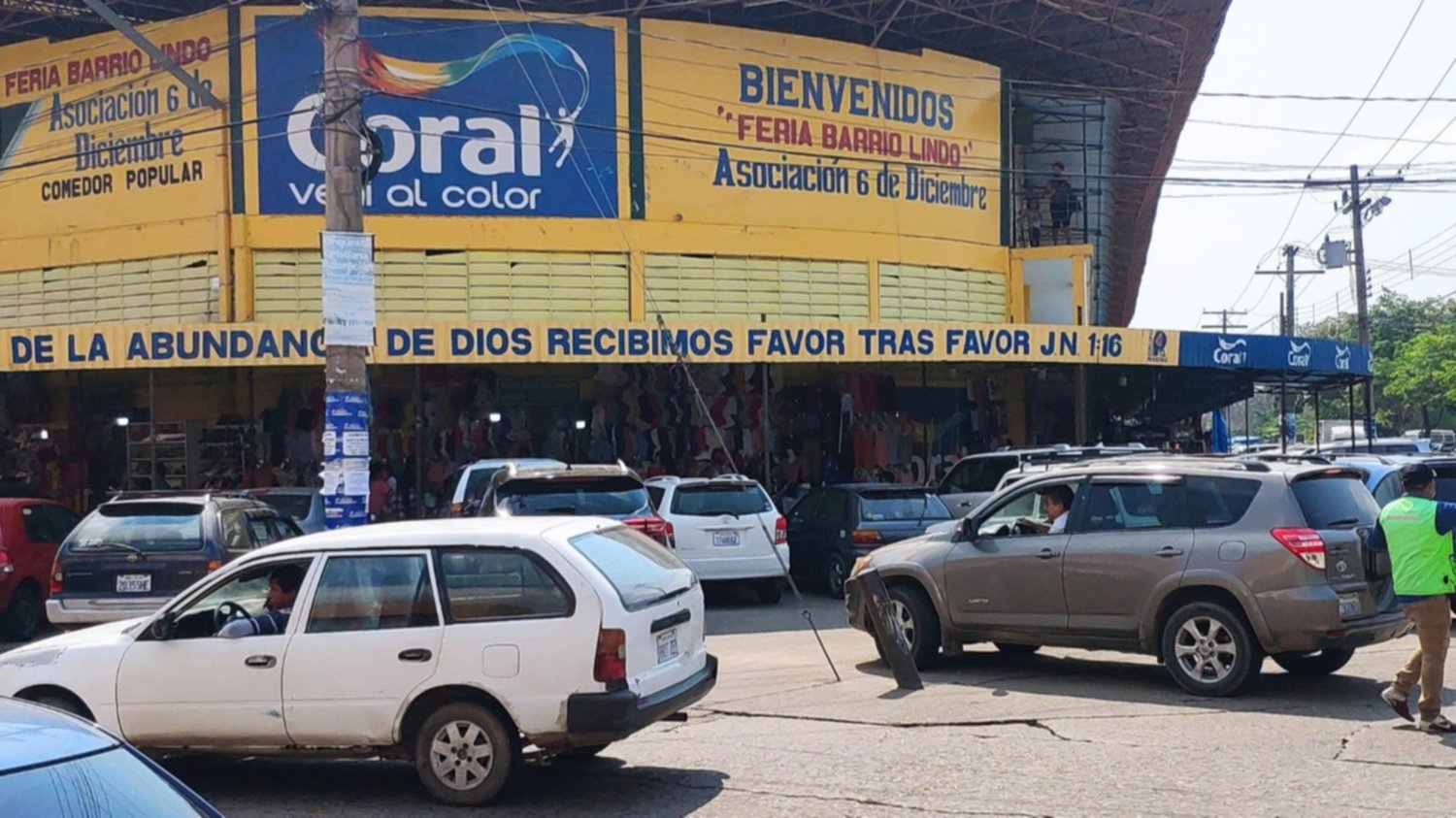 Por el paro indefinido comerciantes de la Feria Barrio Lindo