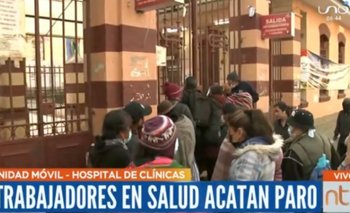La Paz: Pacientes del Hospital de Clínicas afectados por el paro de trabajadores en salud