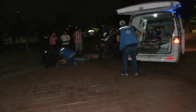 "Fue auxiliada": Una mujer cayó de una torre del Parque Urbano