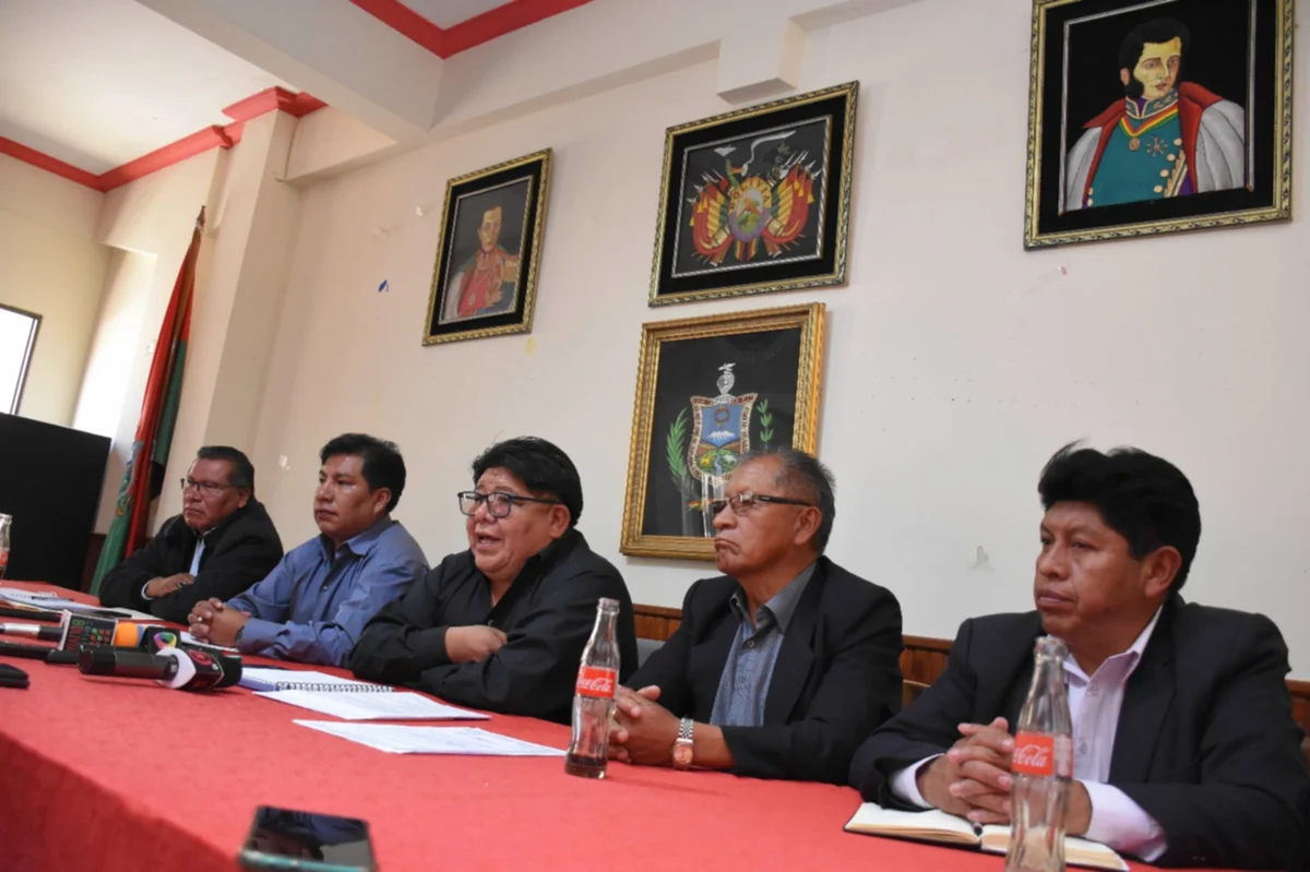 Crece la tensión entre chóferes de La Paz y El Alto con amenaza de paro y bloqueos