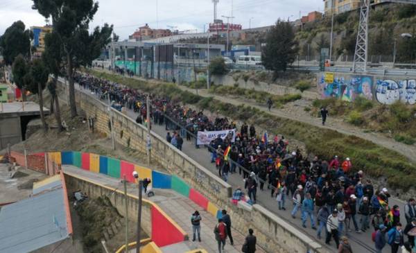 Sectores afines al MAS marchan al centro de La Paz en respaldo a Evo - Red Uno de Bolivia