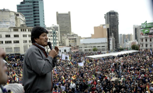 Evo compara carta de Camacho con la que García Meza usó 