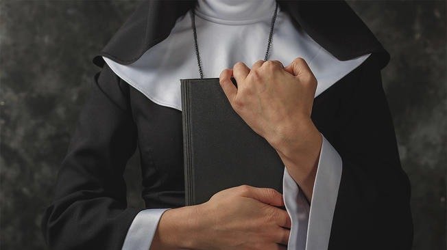 La Iglesia católica investiga a dos monjas en Sicilia por quedarse embarazadas La Iglesia católica investiga a dos monjas en Sicilia por quedarse embarazadas