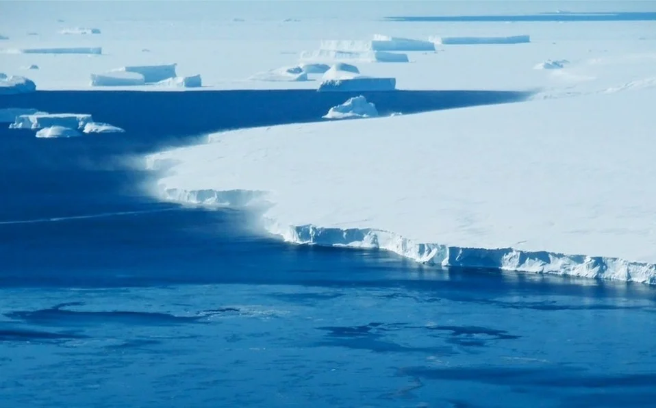 Calentamiento global derrite la plataforma de hielo más grande del mundo