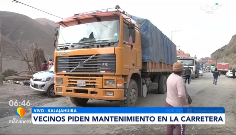 Vecinos de Kalajahuira bloquean la carretera a los Yungas demandan atención de las autoridades