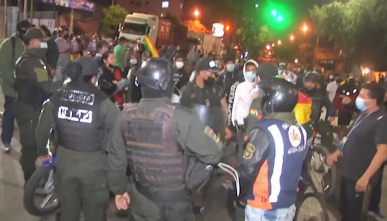 Red Uno_ Bloqueo en la avenida Circunvalación y Atahuallpa.