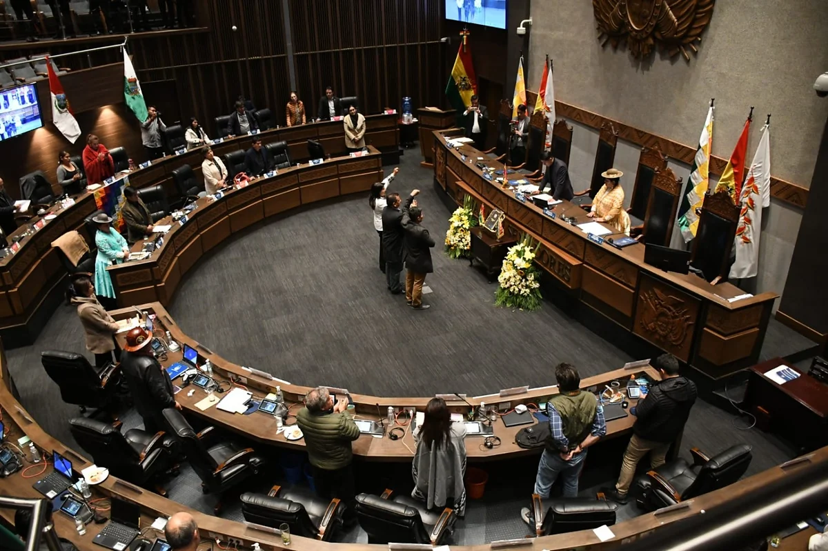 Andrónico es reelegido como presidente del Senado