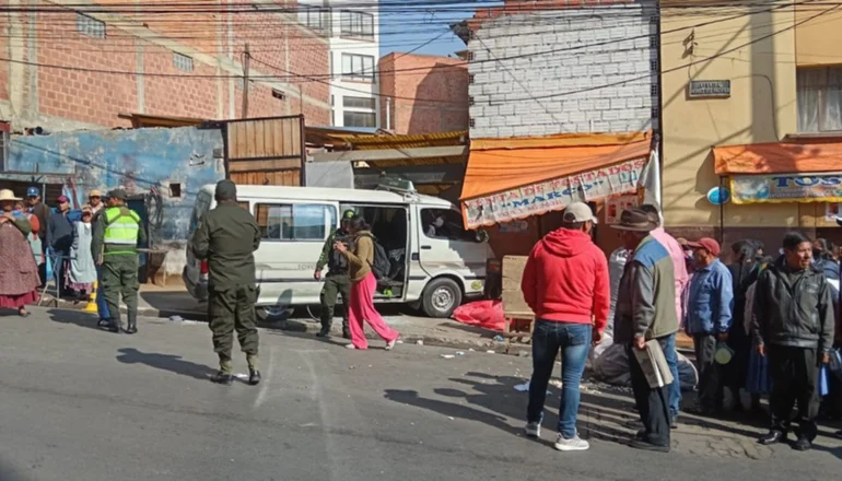 La Paz: Minibús chocó con una casa y dejó 10 personas heridas. Imagen RR.SS.