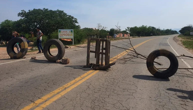 Carreteras expeditas en el país tras suspensión de bloqueos en Yacuiba y Cochabamba