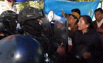  Evistas se enfrentaron a la Policía durante vigilia en puertas del TSE