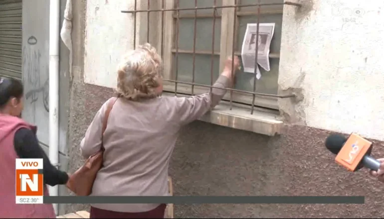 La mejor amiga de Norma se despide de ella en el lugar donde la asesinaron y enterraron. Imagen captura.