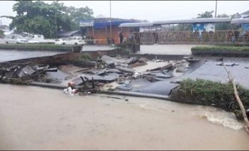 Colapsó una alcantarilla afectando un puente y los cultivos en el Trópico