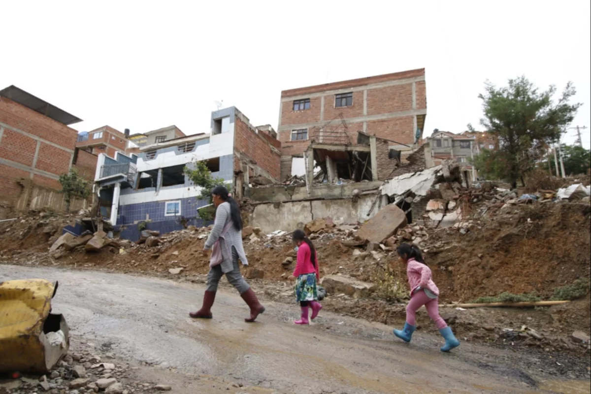 Red Uno_ Cinco viviendas a punto de colapsar. Fotos/David Flores/APG