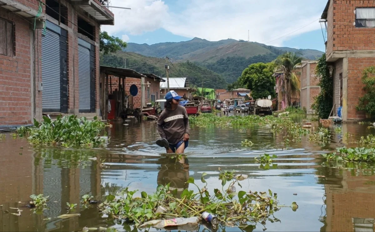 Lluvias y desborde de río deja a una comunidad en La Paz bajo el agua