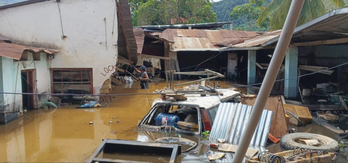 Lluvias y desborde de río deja a una comunidad en La Paz bajo el agua